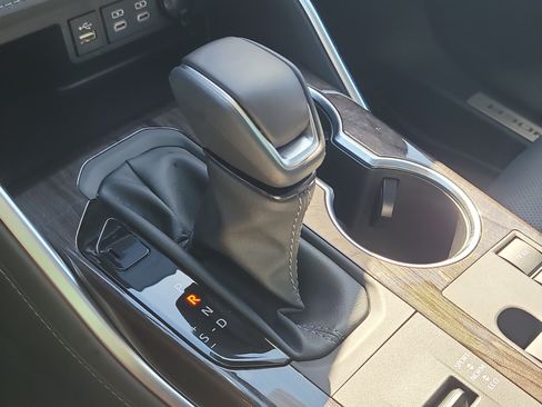 Certified 2026 Toyota Highlander Limited AWD/4WD image 29