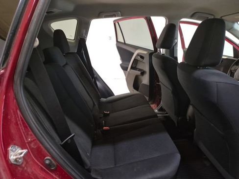 Used 2018 Toyota RAV4 LE FWD image 18