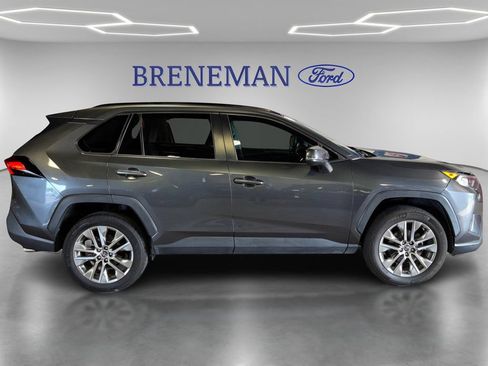 Used 2019 Toyota RAV4 XLE Premium FWD image 5