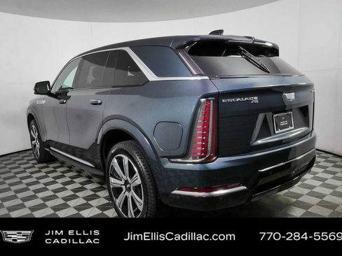 Certified 2025 Cadillac Escalade IQ Luxury 2 w/ LPO, Premium Carpet Package AWD/4WD image 29