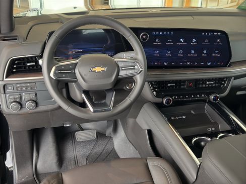 New 2026 Chevrolet Suburban LT image 12