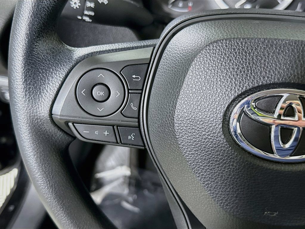 Used 2022 Toyota Corolla LE FWD image 19