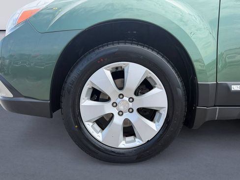 Used 2011 Subaru Outback 2.5i Premium AWD/4WD image 9