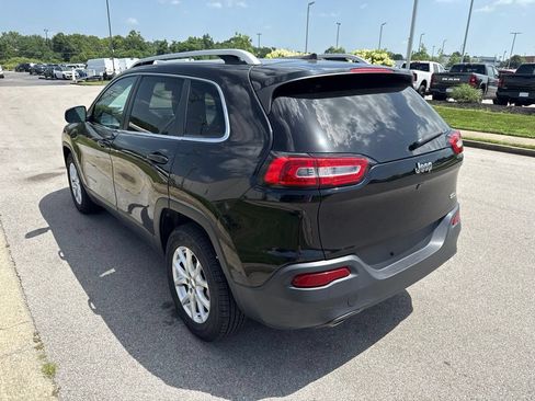 Used 2018 Jeep Cherokee Latitude w/ Cold Weather Group FWD image 4