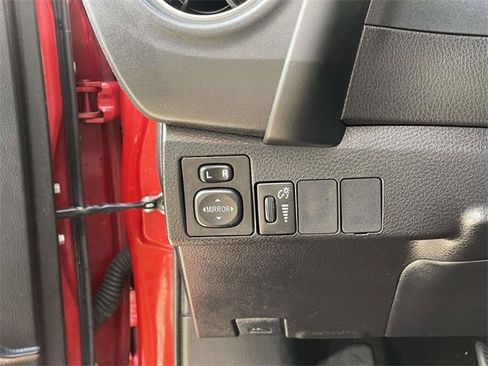 Used 2018 Toyota Corolla LE image 22