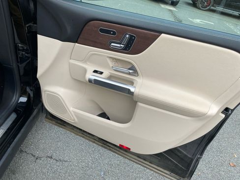 Certified 2023 Mercedes-Benz GLB 250 4MATIC image 31