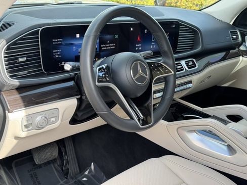 Used 2024 Mercedes-Benz GLS 450 4MATIC image 18