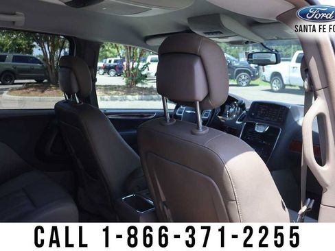 Used 2016 Chrysler Town & Country Touring FWD image 20