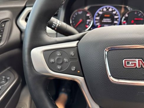 Used 2023 GMC Acadia SLT w/ Elevation Edition image 18