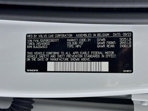 Used 2024 Volvo XC40 B5 Ultimate w/ Protection Package Premier image 35