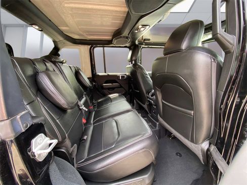 Used 2022 Jeep Wrangler Unlimited Sahara w/ Cold Weather Group image 10