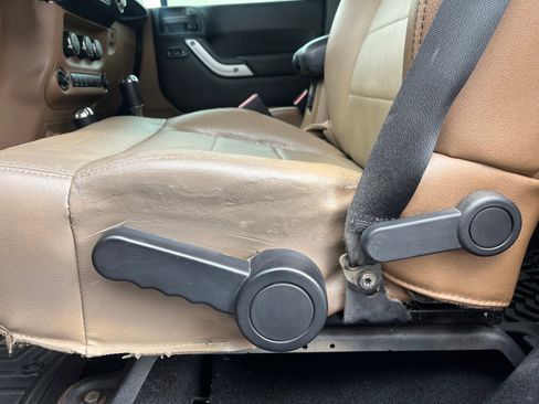 Used 2012 Jeep Wrangler Unlimited Sahara w/ Connectivity Group image 13