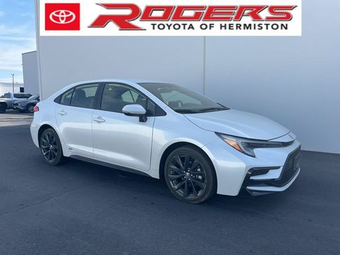 Used 2026 Toyota Corolla SE w/ SE Premium Package AWD/4WD image 1
