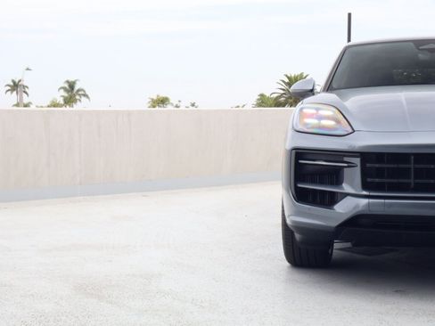New 2026 Porsche Cayenne Coupe AWD/4WD image 12