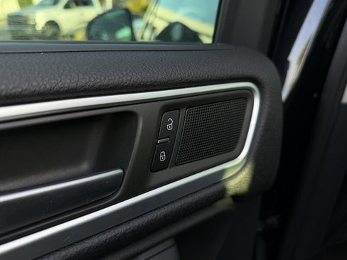 Used 2012 Volkswagen Touareg Hybrid image 49