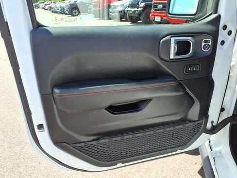 Used 2021 Jeep Gladiator Rubicon AWD/4WD image 16