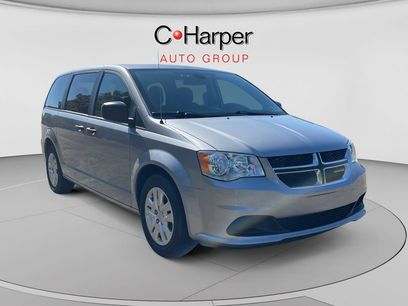Used 2019 Dodge Grand Caravan SE w/ UConnect Hands-Free Group
