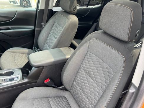 Used 2018 Chevrolet Equinox LT w/ Sun & Infotainment Package FWD image 5