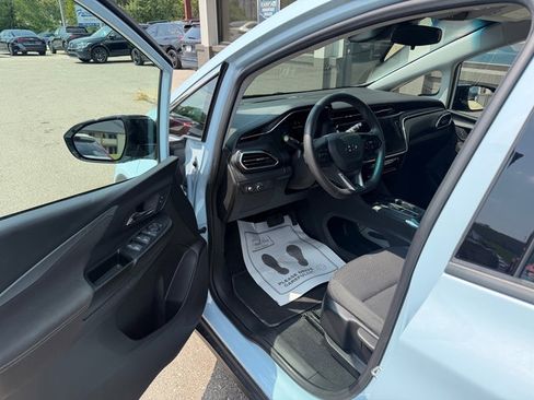 Used 2023 Chevrolet Bolt LT FWD image 8