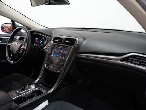 Used 2019 Ford Fusion SE image 15