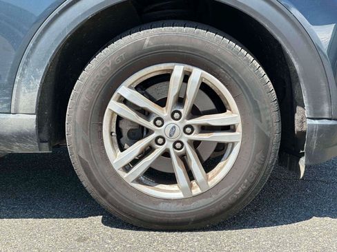Used 2023 Ford Explorer XLT w/ Equipment Group 202A AWD/4WD image 7