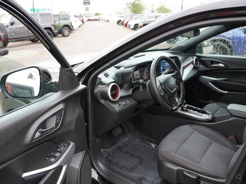 Used 2024 Chevrolet Trax RS w/ Driver Confidence Package FWD image 14
