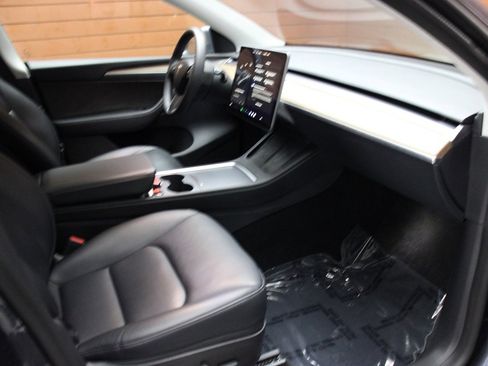 Used 2022 Tesla Model Y Long Range image 37