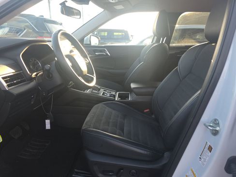 Used 2024 Mitsubishi Outlander SE Black Edition image 14