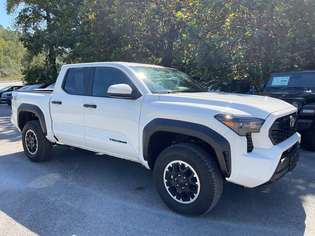 Used 2025 Toyota Tacoma TRD Off-Road AWD/4WD image 7
