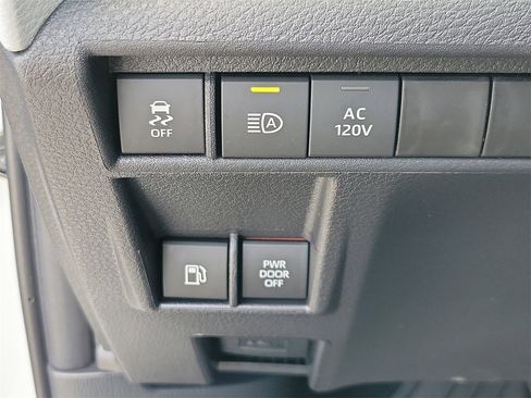 New 2026 Toyota Sienna XLE image 33