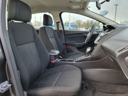 Certified 2017 Ford Focus SE FWD image 24