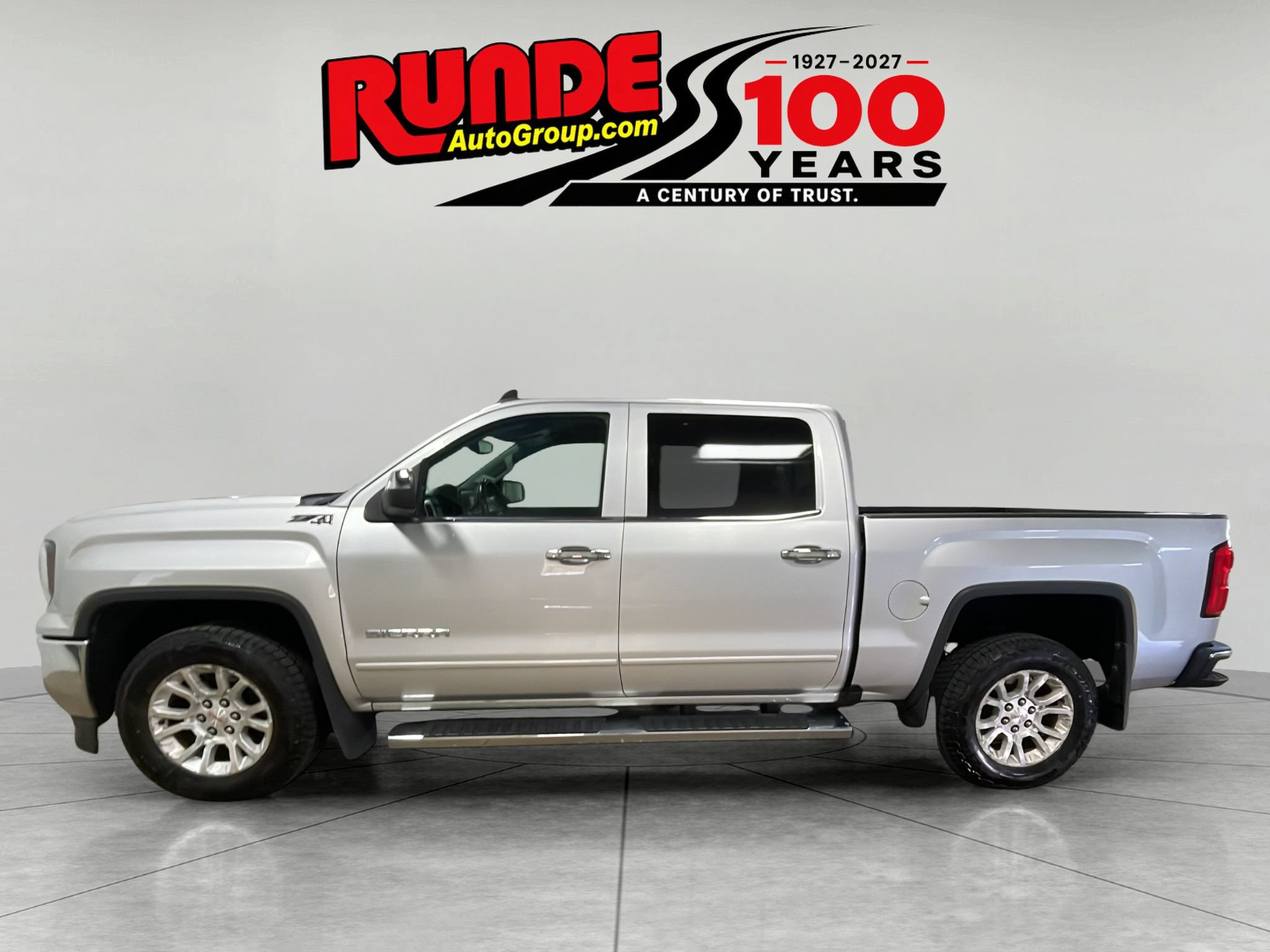 Used 2017 GMC Sierra 1500 SLE w/ SLE Value Package AWD/4WD image 2