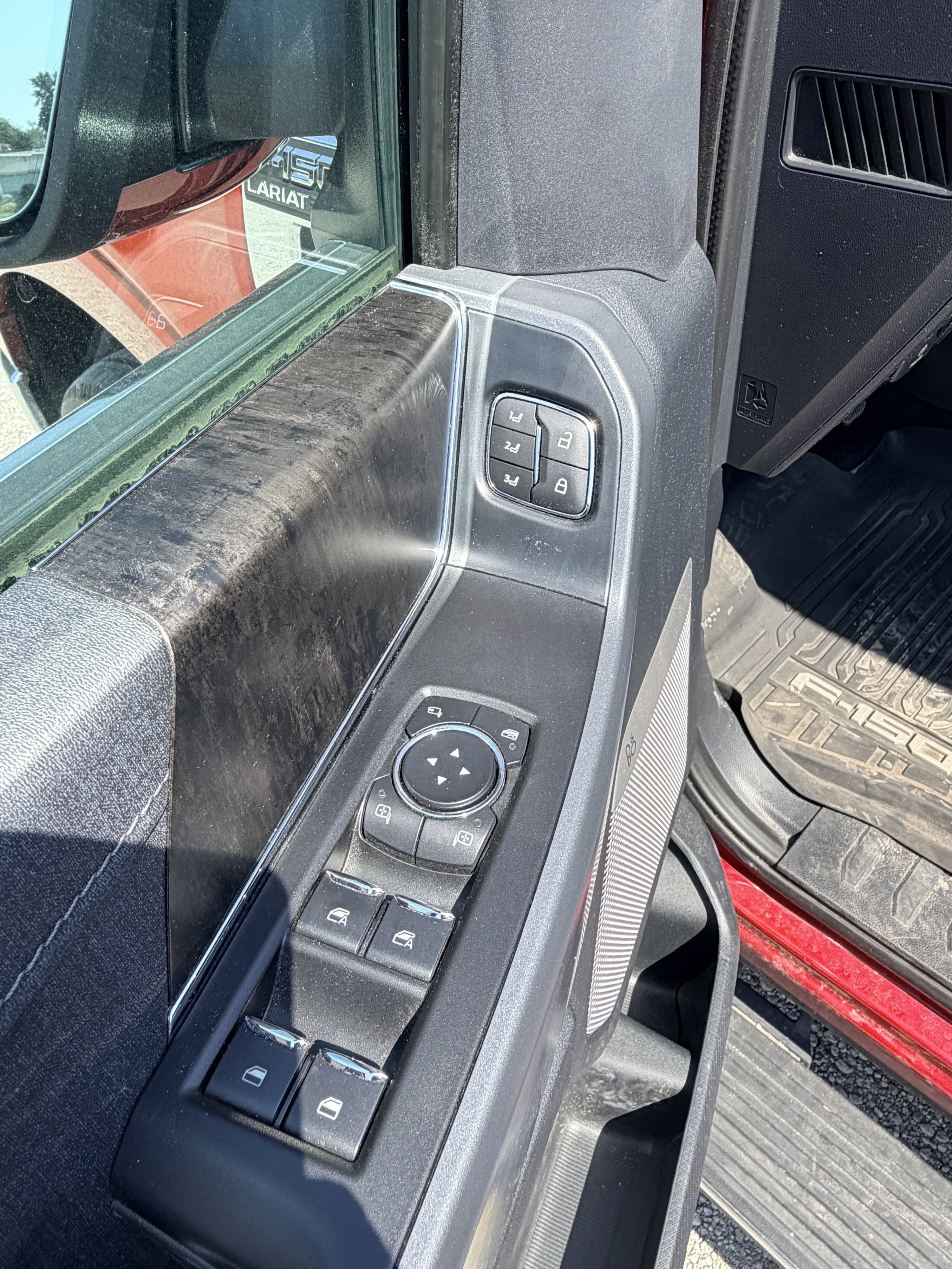 Used 2022 Ford F150 Lariat w/ Equipment Group 502A High AWD/4WD image 20