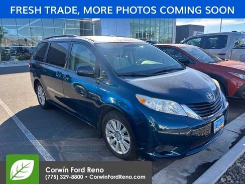 Used 2012 Toyota Sienna LE w/ Towing Pkg AWD/4WD image 1