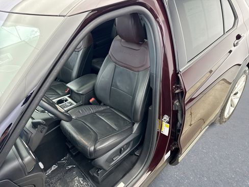 Used 2023 Ford Explorer Platinum w/ Premium Technology Package image 11