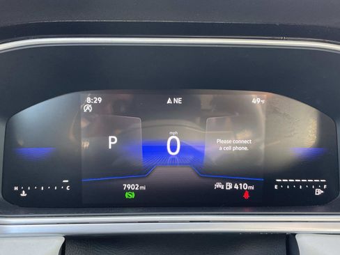 Certified 2025 Volkswagen Taos SE w/ Black Wheel Package image 19