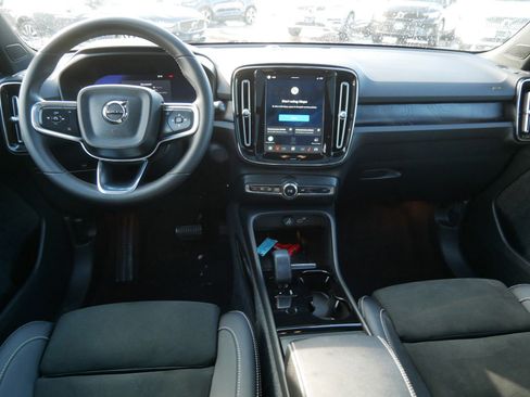 Certified 2023 Volvo XC40 Recharge Ultimate image 13