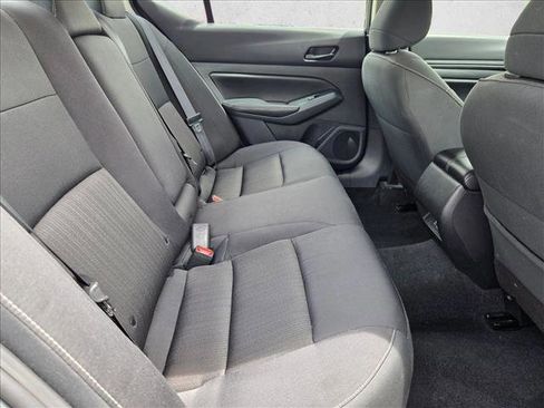 Used 2025 Nissan Altima 2.5 SV FWD image 18