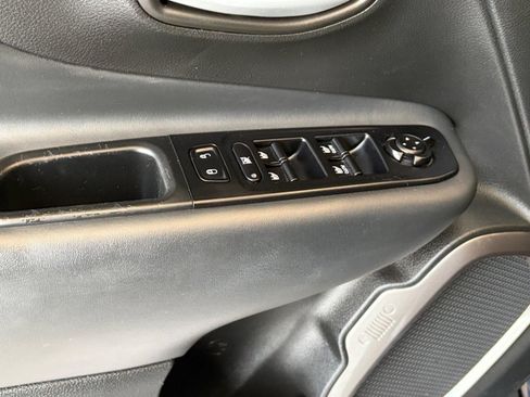Used 2023 Jeep Renegade Latitude AWD/4WD image 14