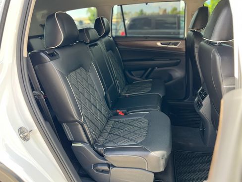 Used 2024 Volkswagen Atlas SEL Premium R-Line AWD/4WD image 29