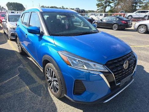 Used 2021 Nissan Kicks SV image 3