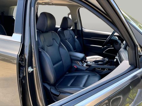 Used 2025 Kia Telluride S FWD image 9