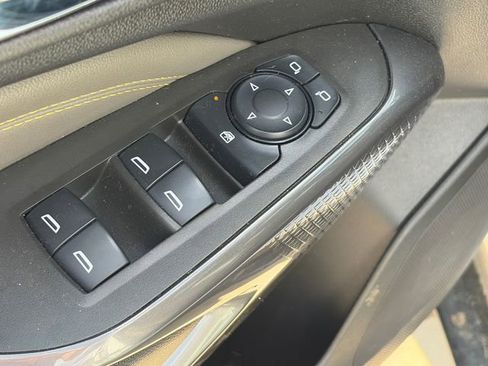 Used 2025 Chevrolet Trax ACTIV w/ Sunroof Package FWD image 19