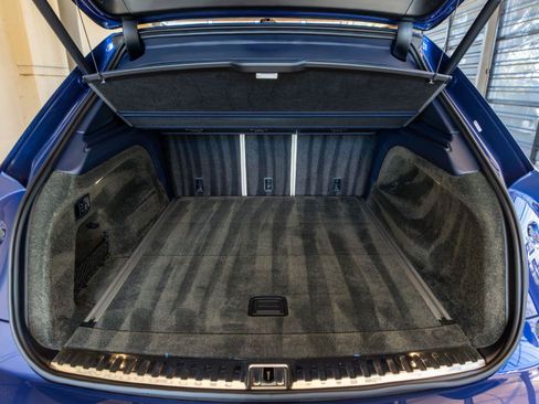 Used 2022 Bentley Bentayga AWD/4WD image 32