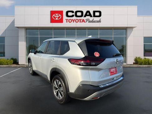 Used 2023 Nissan Rogue SV FWD image 3