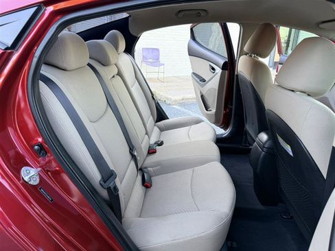 Used 2014 Hyundai Elantra SE w/ Option Group 02 FWD image 16