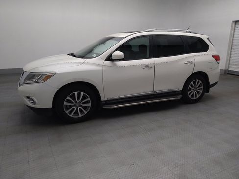Used 2016 Nissan Pathfinder SL w/ SL Premium Package FWD image 2