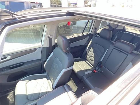 New 2024 Volkswagen Atlas Peak Edition SE image 21