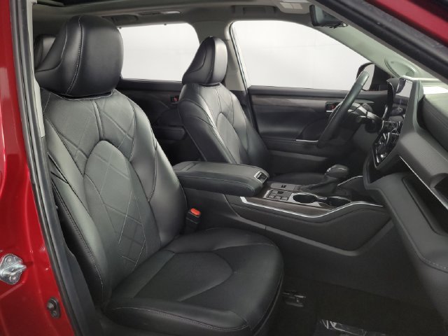 Used 2024 Toyota Highlander Platinum FWD image 15