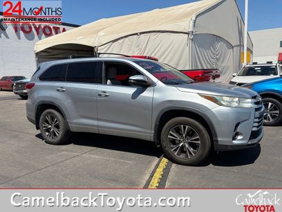 Used 2018 Toyota Highlander LE w/ Carpet Mat Package (TMS)